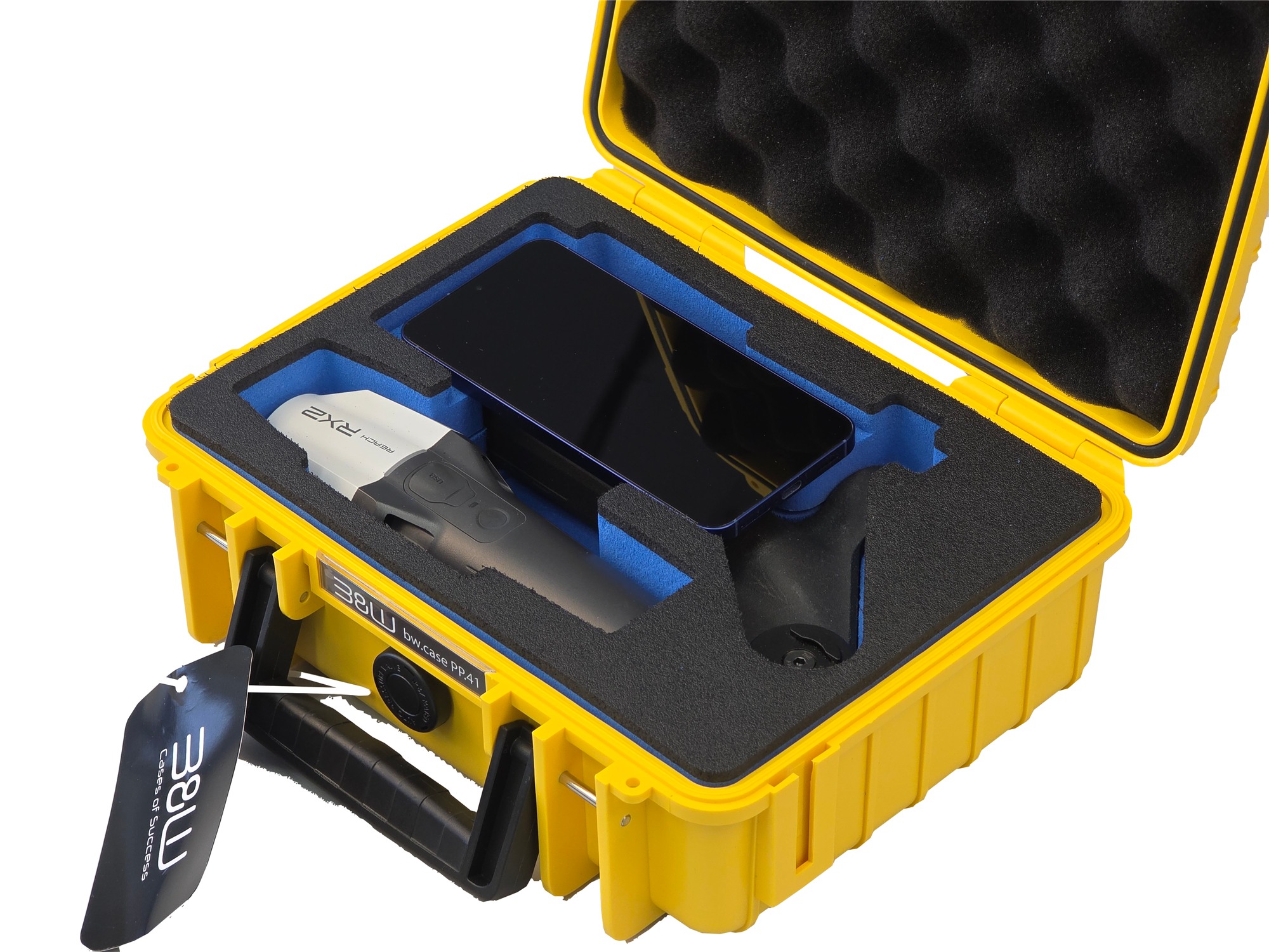 Geöffneter Scanning-Koffer mit Smartphone, Emlid Reach RX2 und Handle in Detailansicht