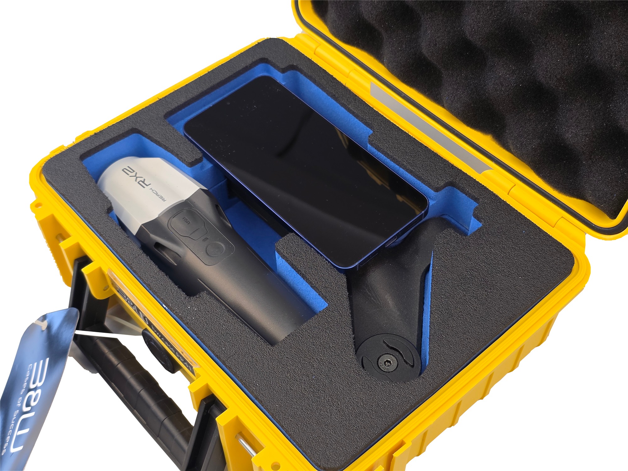 Detail der angepassten Einlage mit Smartphone, Reach RX2 und Scanning Handle